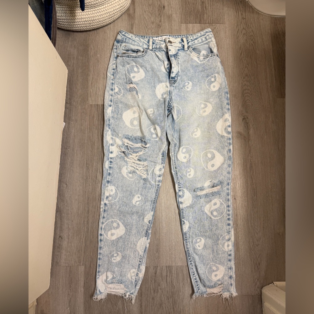 Tinseltown Light Blue Yin Yang Distressed Jeans